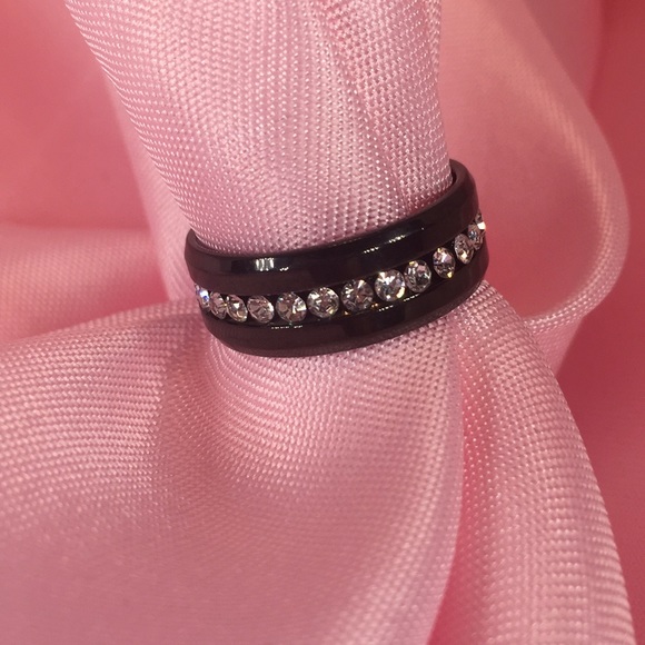 Black Titanium Band with A Row Crystals - Picture 1 of 3